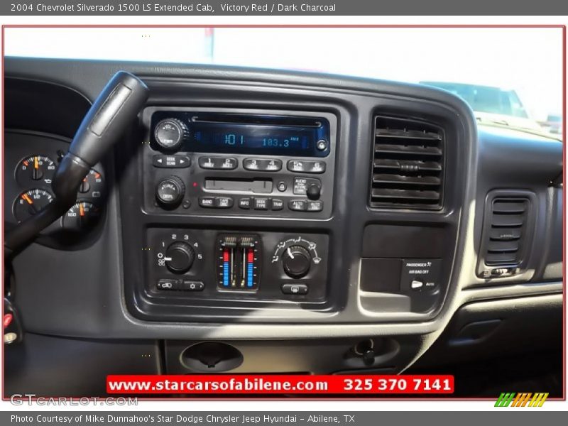 Victory Red / Dark Charcoal 2004 Chevrolet Silverado 1500 LS Extended Cab