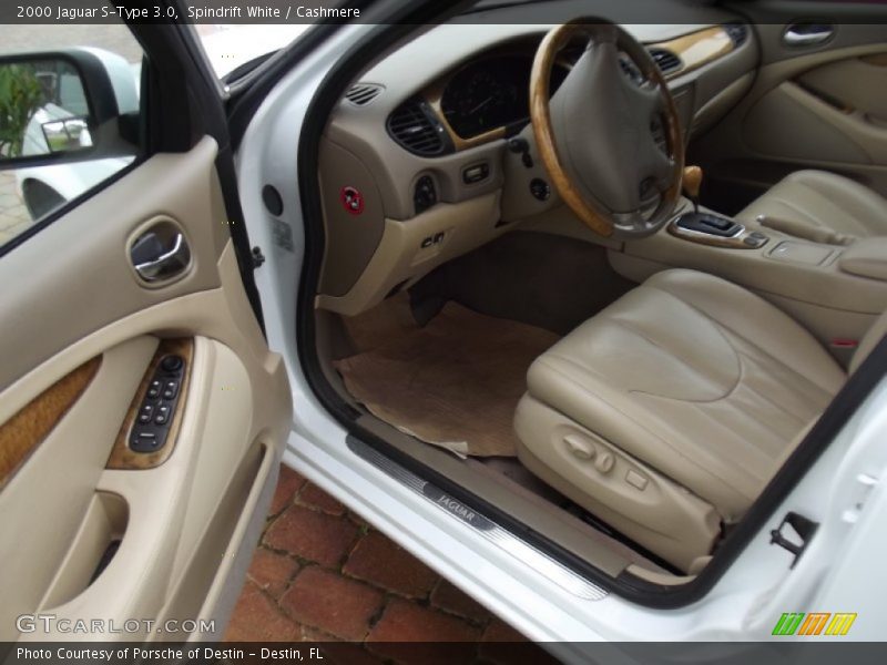 Spindrift White / Cashmere 2000 Jaguar S-Type 3.0