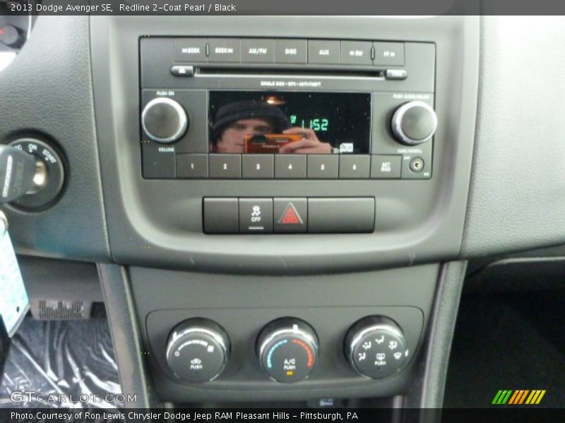 Redline 2-Coat Pearl / Black 2013 Dodge Avenger SE