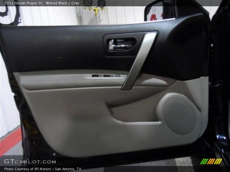Wicked Black / Gray 2011 Nissan Rogue SV