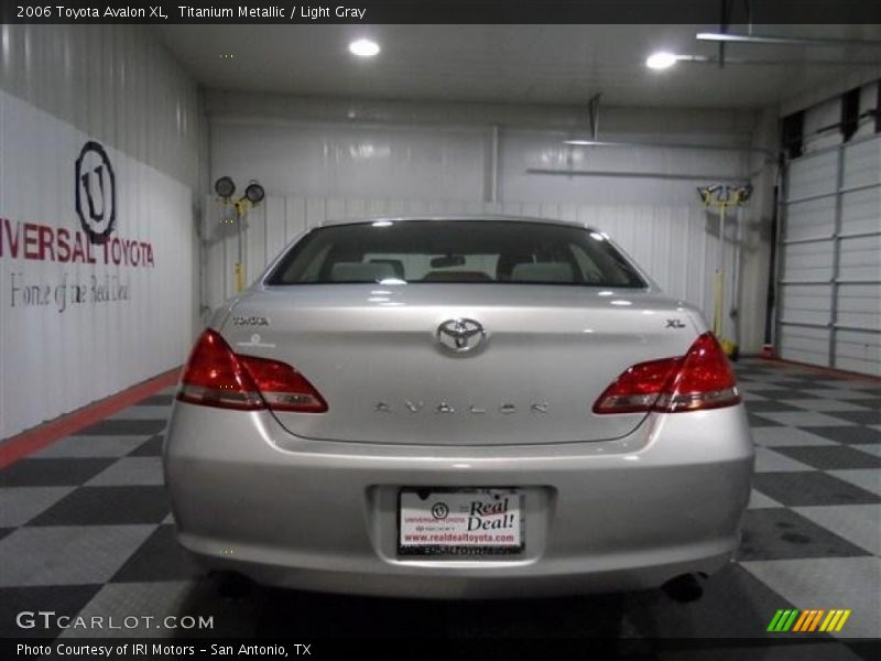 Titanium Metallic / Light Gray 2006 Toyota Avalon XL