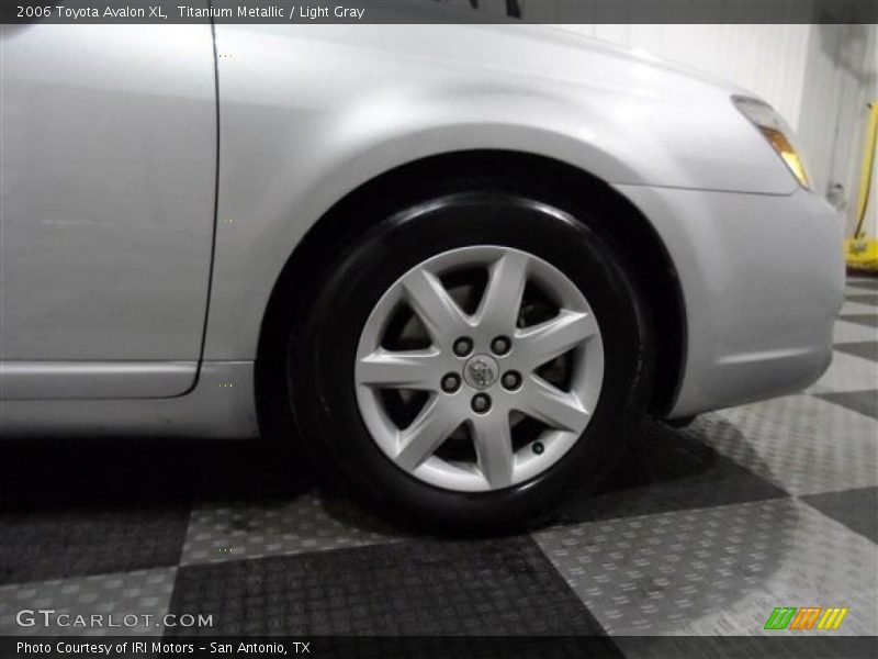Titanium Metallic / Light Gray 2006 Toyota Avalon XL