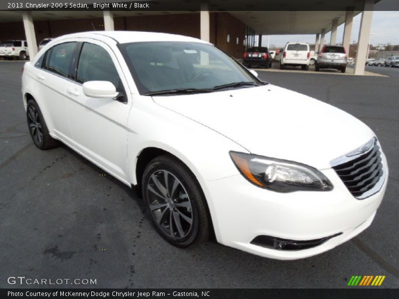 Bright White / Black 2013 Chrysler 200 S Sedan