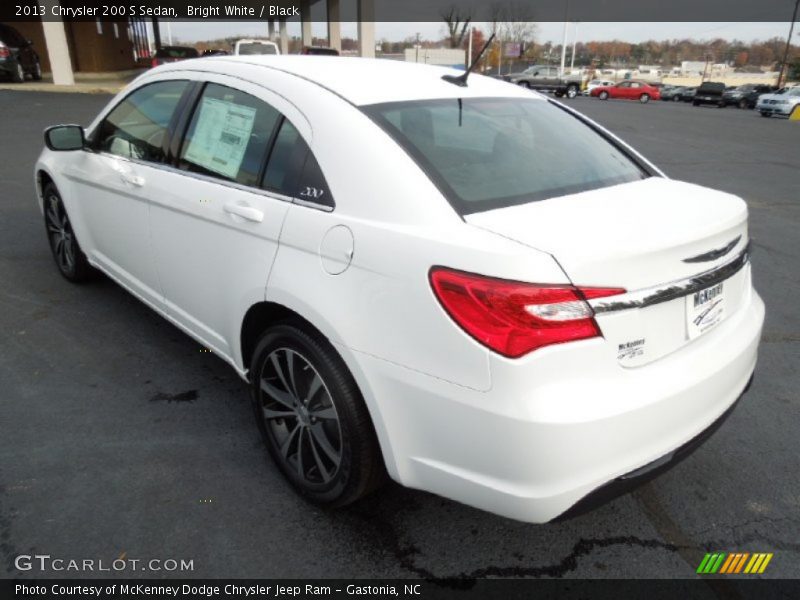 Bright White / Black 2013 Chrysler 200 S Sedan