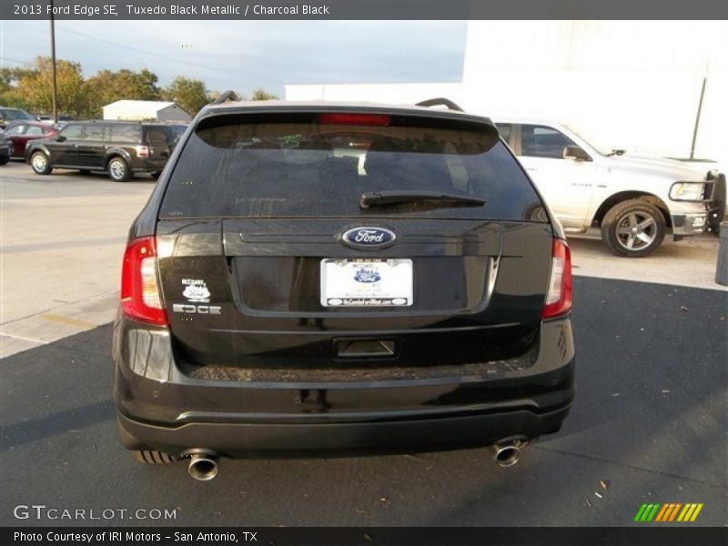 Tuxedo Black Metallic / Charcoal Black 2013 Ford Edge SE