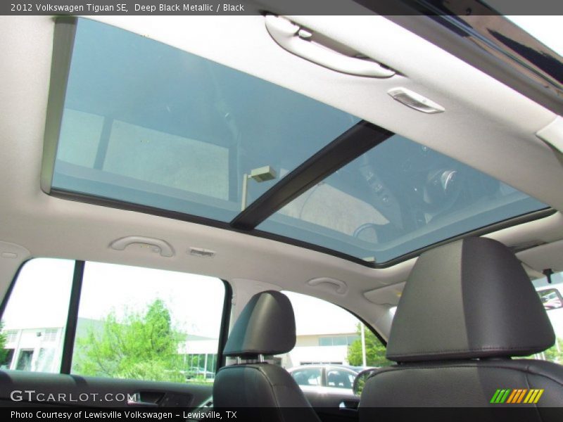Deep Black Metallic / Black 2012 Volkswagen Tiguan SE