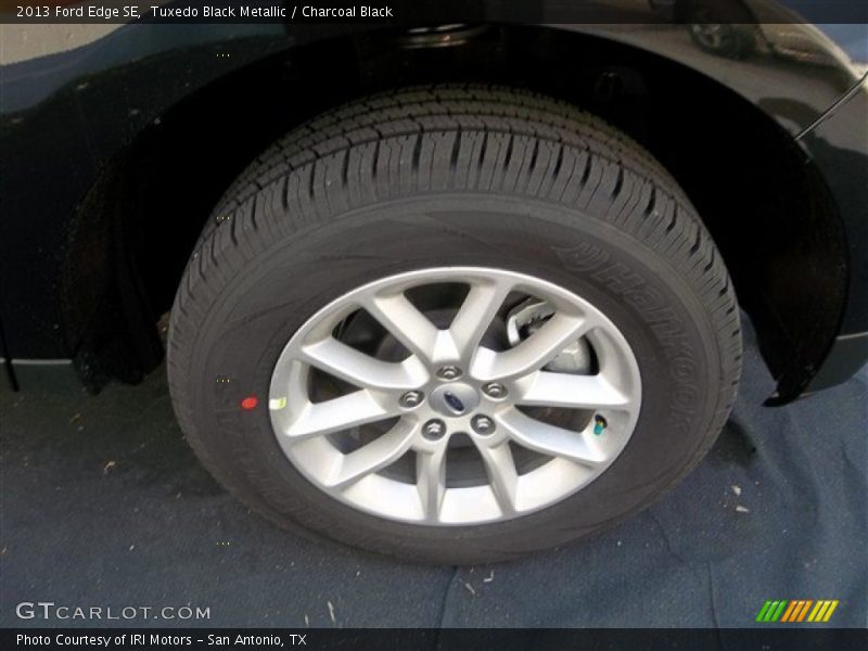 Tuxedo Black Metallic / Charcoal Black 2013 Ford Edge SE