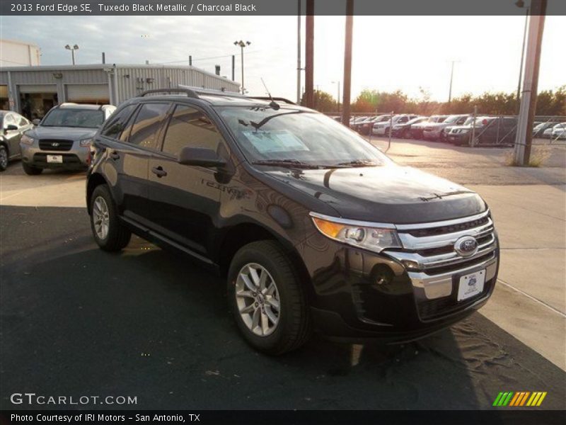 Tuxedo Black Metallic / Charcoal Black 2013 Ford Edge SE