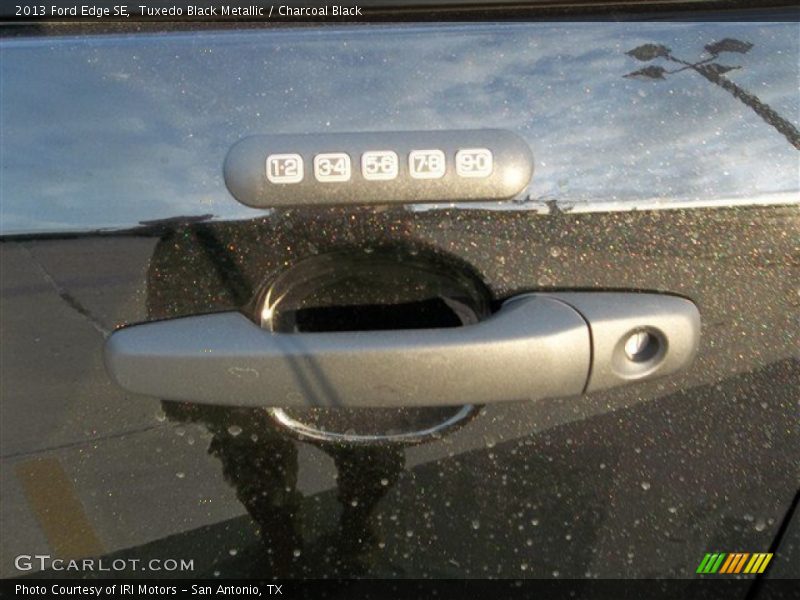 Tuxedo Black Metallic / Charcoal Black 2013 Ford Edge SE