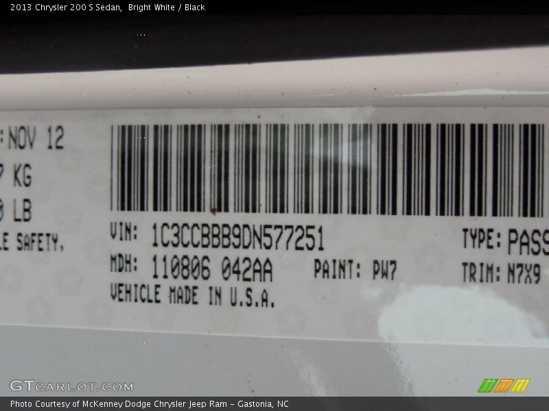 Bright White / Black 2013 Chrysler 200 S Sedan