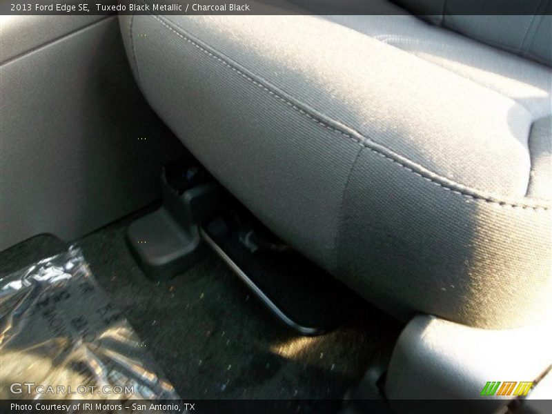 Tuxedo Black Metallic / Charcoal Black 2013 Ford Edge SE