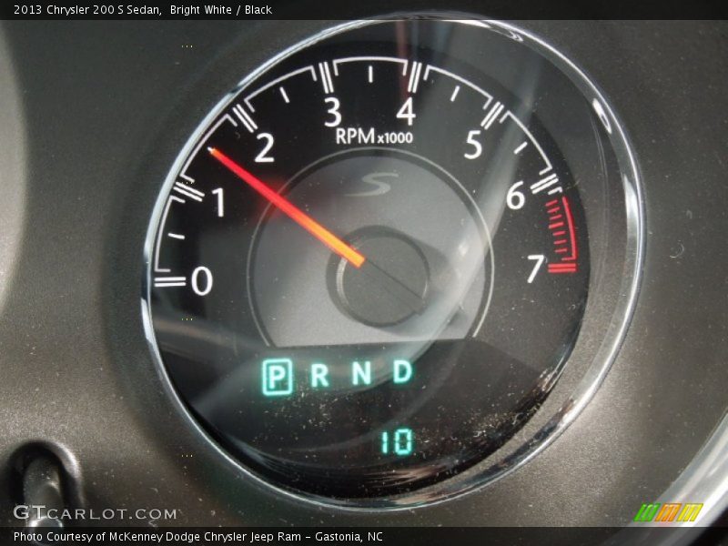Bright White / Black 2013 Chrysler 200 S Sedan