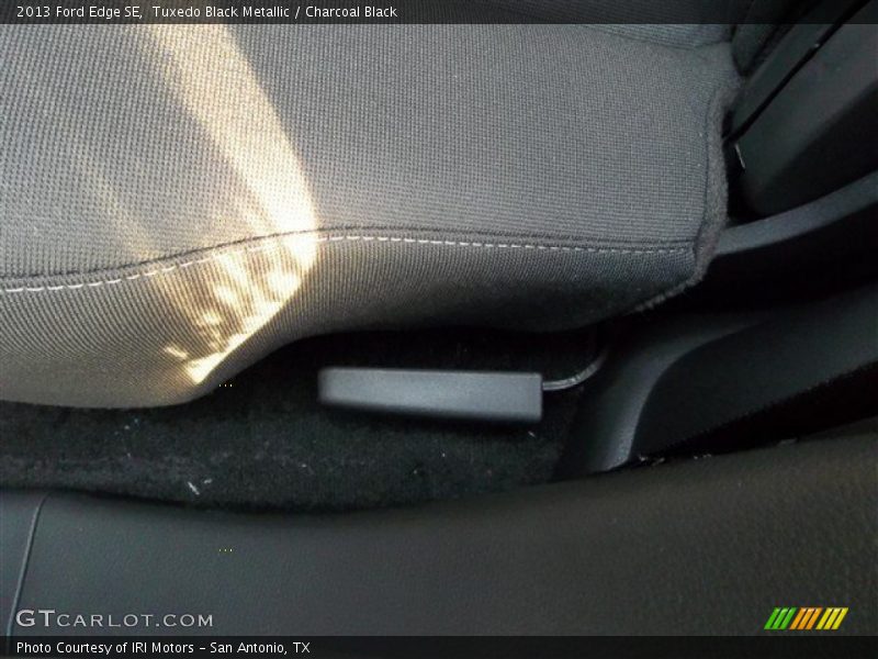 Tuxedo Black Metallic / Charcoal Black 2013 Ford Edge SE
