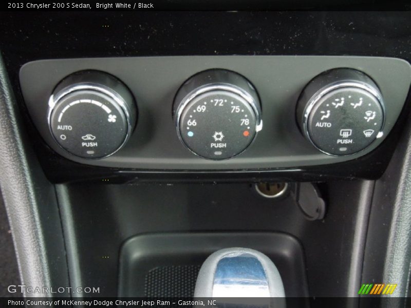 Bright White / Black 2013 Chrysler 200 S Sedan