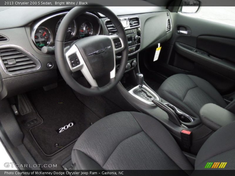 Bright White / Black 2013 Chrysler 200 S Sedan