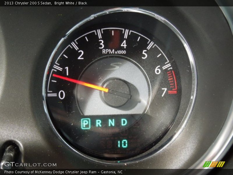 Bright White / Black 2013 Chrysler 200 S Sedan