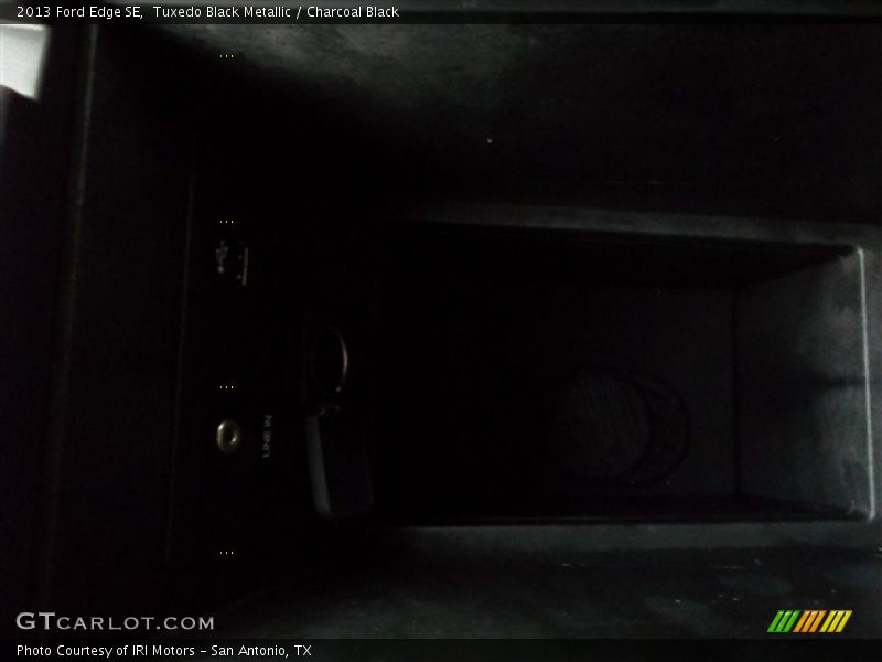 Tuxedo Black Metallic / Charcoal Black 2013 Ford Edge SE