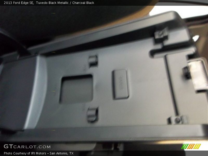 Tuxedo Black Metallic / Charcoal Black 2013 Ford Edge SE