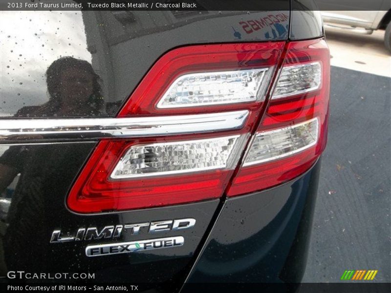 Tuxedo Black Metallic / Charcoal Black 2013 Ford Taurus Limited