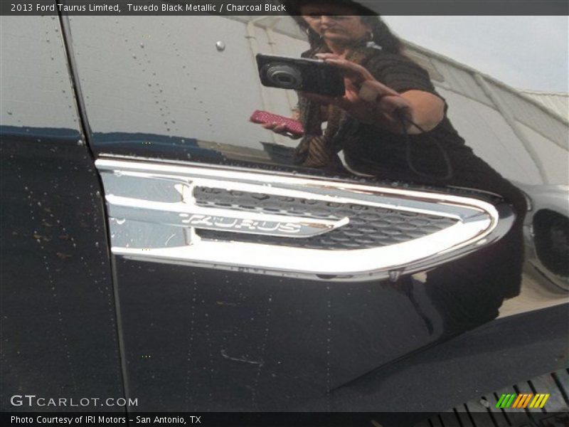 Tuxedo Black Metallic / Charcoal Black 2013 Ford Taurus Limited