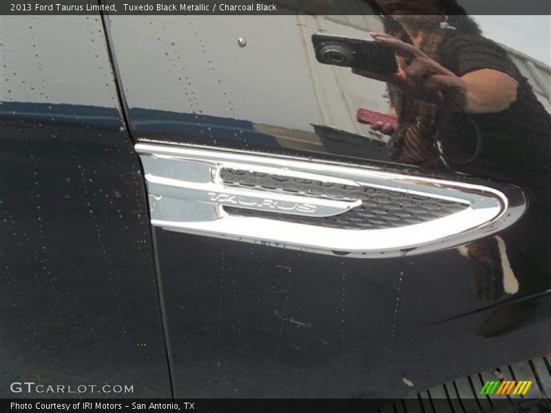 Tuxedo Black Metallic / Charcoal Black 2013 Ford Taurus Limited
