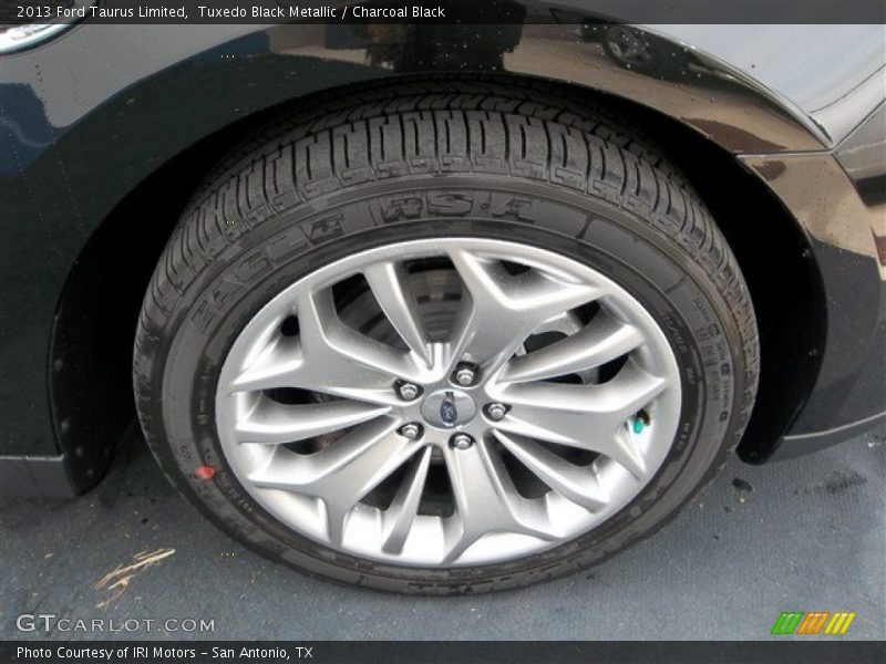 Tuxedo Black Metallic / Charcoal Black 2013 Ford Taurus Limited