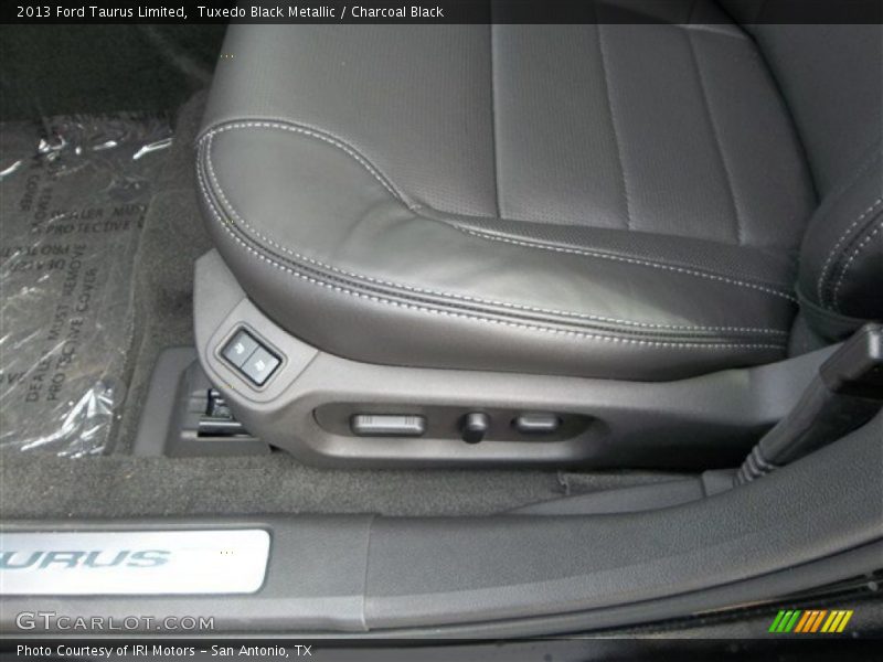 Tuxedo Black Metallic / Charcoal Black 2013 Ford Taurus Limited