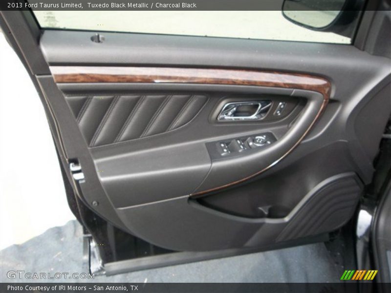 Tuxedo Black Metallic / Charcoal Black 2013 Ford Taurus Limited