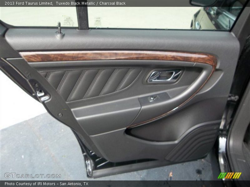Tuxedo Black Metallic / Charcoal Black 2013 Ford Taurus Limited