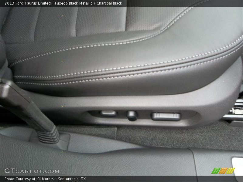 Tuxedo Black Metallic / Charcoal Black 2013 Ford Taurus Limited