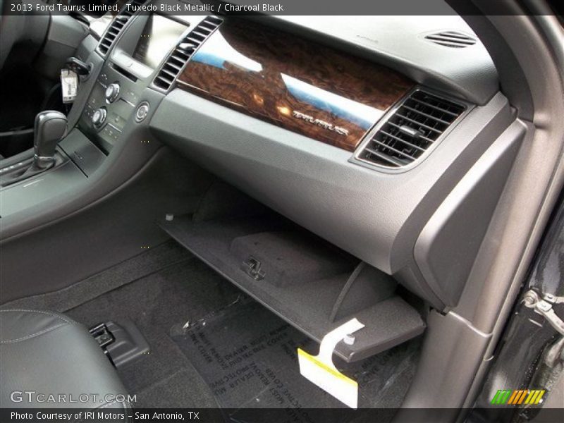 Tuxedo Black Metallic / Charcoal Black 2013 Ford Taurus Limited