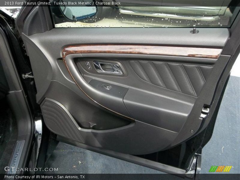 Tuxedo Black Metallic / Charcoal Black 2013 Ford Taurus Limited