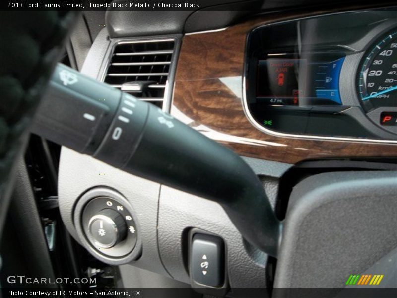 Tuxedo Black Metallic / Charcoal Black 2013 Ford Taurus Limited