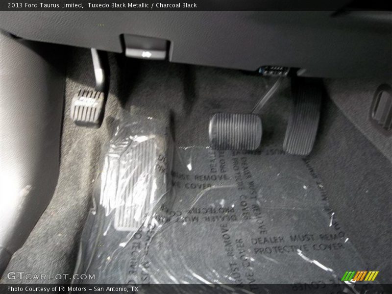 Tuxedo Black Metallic / Charcoal Black 2013 Ford Taurus Limited
