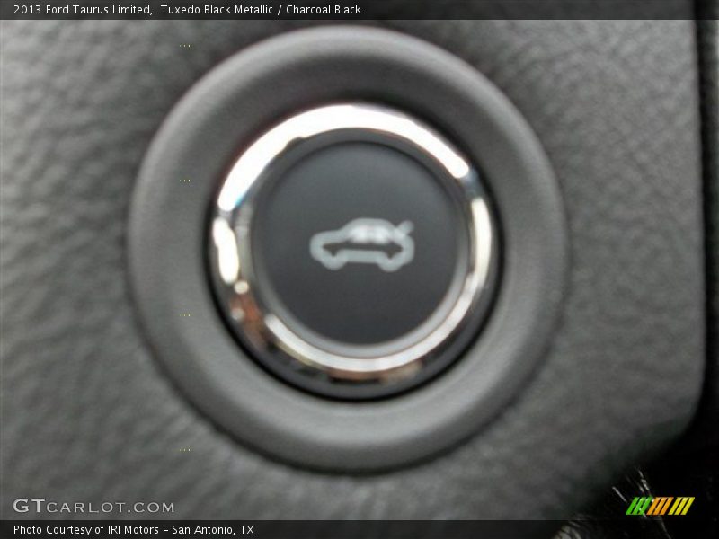 Tuxedo Black Metallic / Charcoal Black 2013 Ford Taurus Limited