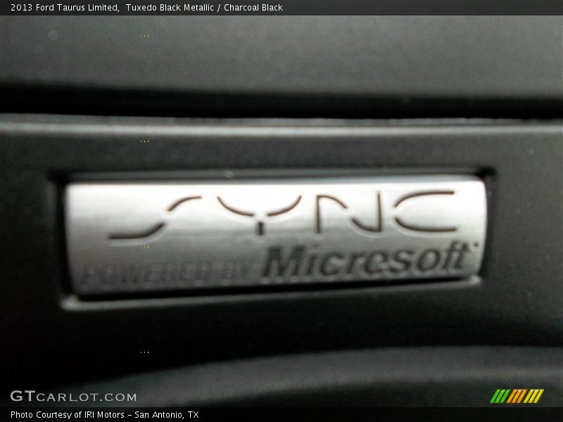 Tuxedo Black Metallic / Charcoal Black 2013 Ford Taurus Limited