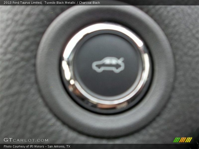 Tuxedo Black Metallic / Charcoal Black 2013 Ford Taurus Limited