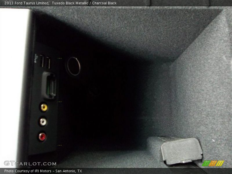 Tuxedo Black Metallic / Charcoal Black 2013 Ford Taurus Limited
