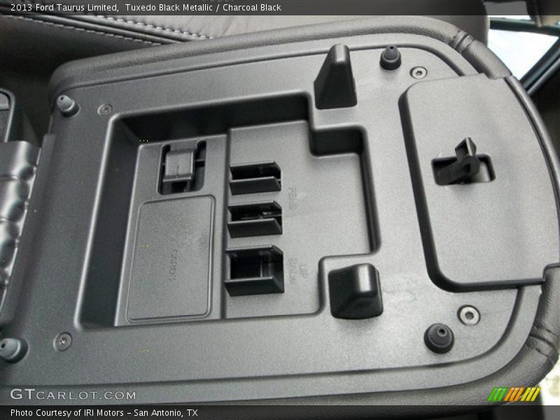 Tuxedo Black Metallic / Charcoal Black 2013 Ford Taurus Limited