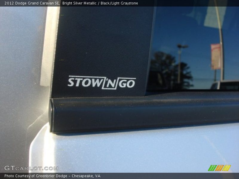 Bright Silver Metallic / Black/Light Graystone 2012 Dodge Grand Caravan SE