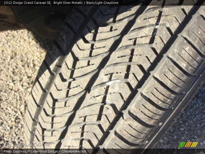 Bright Silver Metallic / Black/Light Graystone 2012 Dodge Grand Caravan SE
