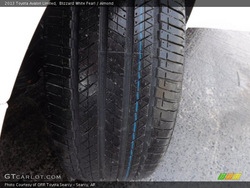 Blizzard White Pearl / Almond 2013 Toyota Avalon Limited