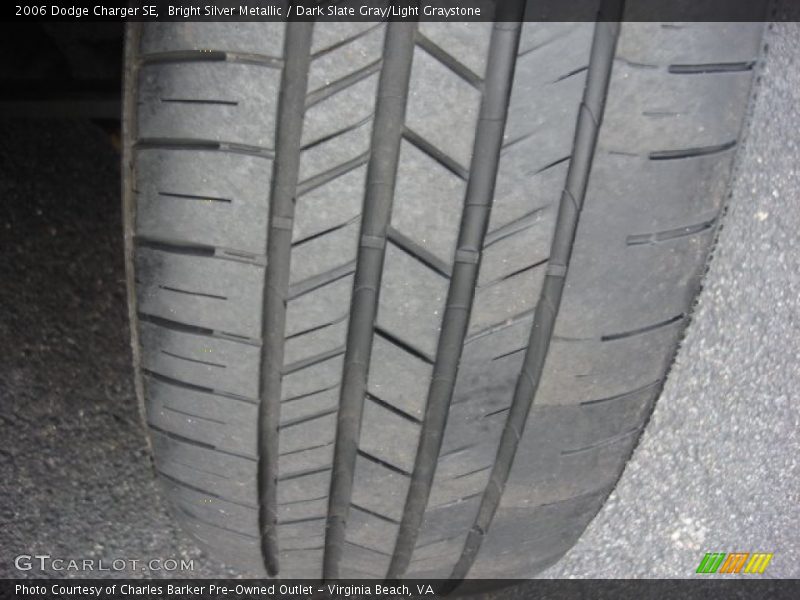 Bright Silver Metallic / Dark Slate Gray/Light Graystone 2006 Dodge Charger SE