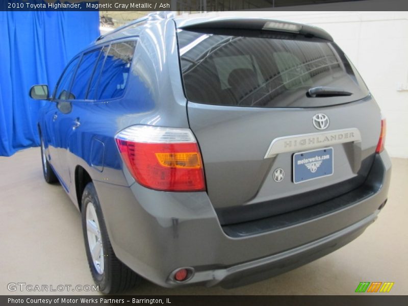 Magnetic Gray Metallic / Ash 2010 Toyota Highlander