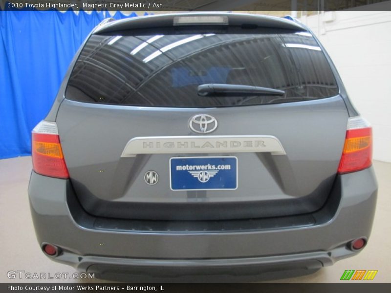 Magnetic Gray Metallic / Ash 2010 Toyota Highlander