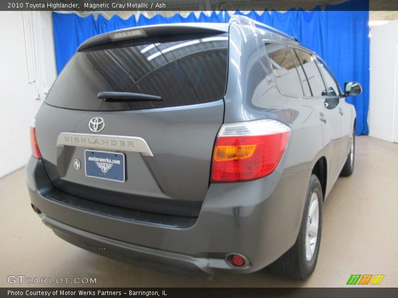 Magnetic Gray Metallic / Ash 2010 Toyota Highlander