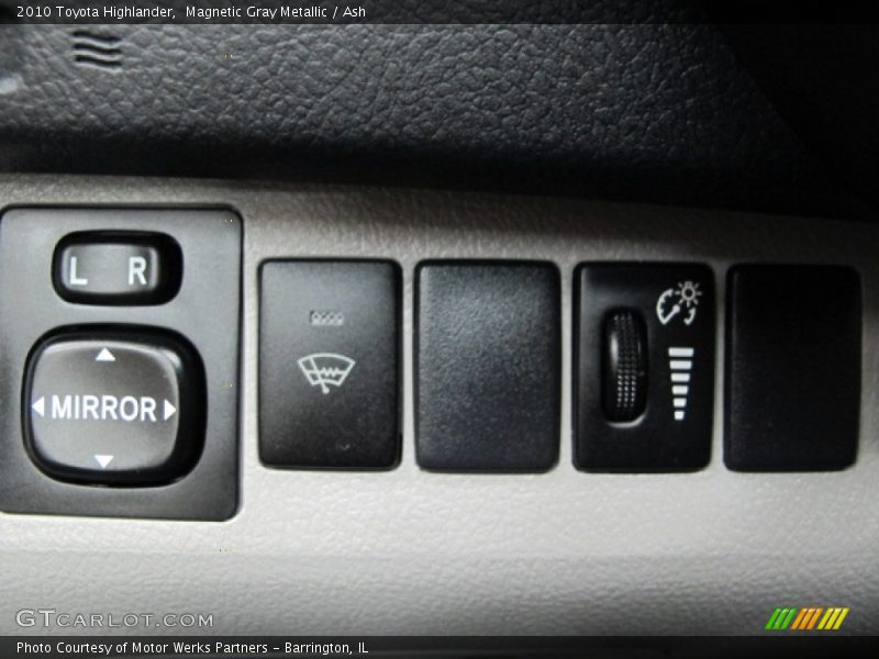 Magnetic Gray Metallic / Ash 2010 Toyota Highlander