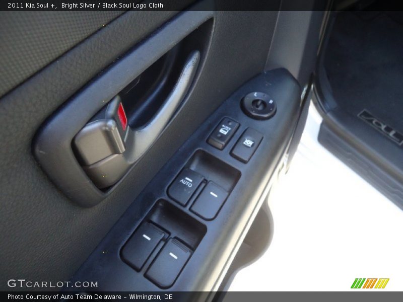 Bright Silver / Black Soul Logo Cloth 2011 Kia Soul +