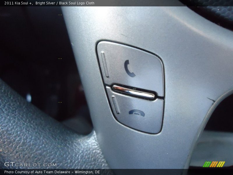 Bright Silver / Black Soul Logo Cloth 2011 Kia Soul +