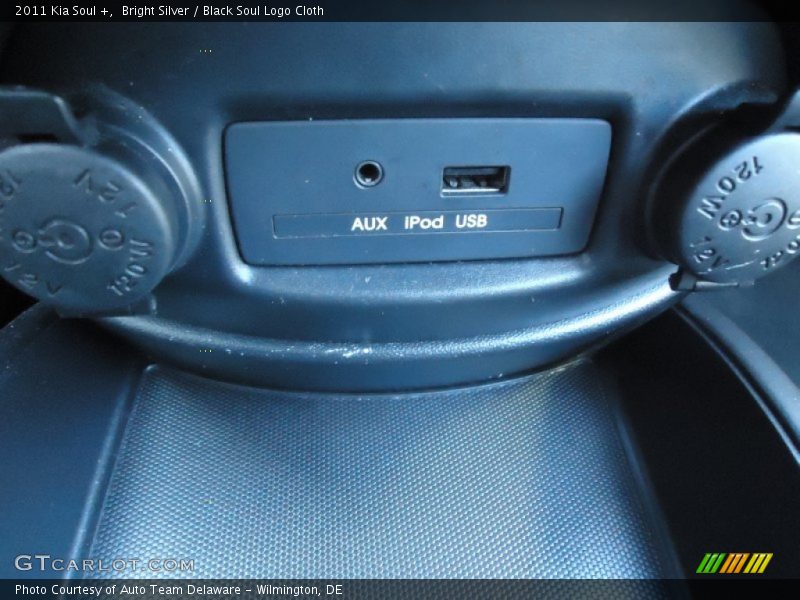 Bright Silver / Black Soul Logo Cloth 2011 Kia Soul +